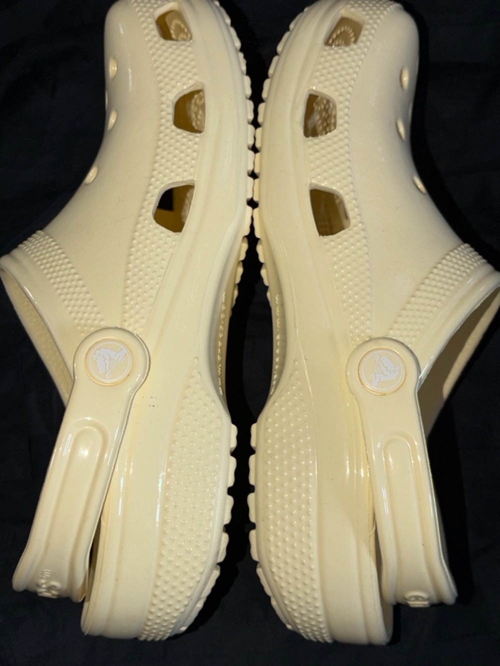 Women’s Size 8 CROCS CLASSIC CLOGS Shiny Off White (Buttercream?) Men’s 6 - Picture 8 of 9